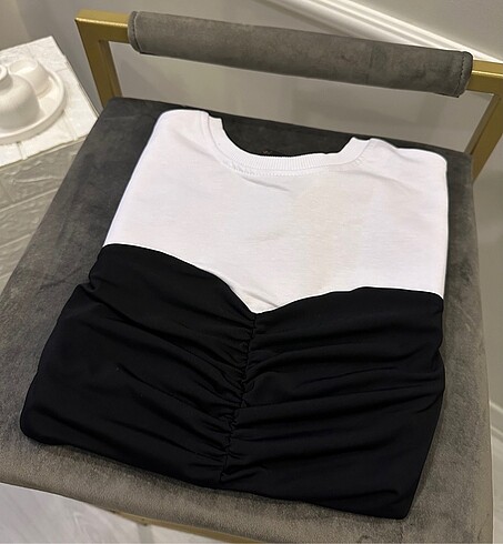 Twist Twist model tshirt