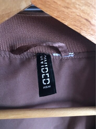H&M H&M crop bomber saten