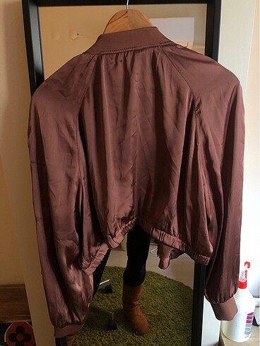 l Beden H&M crop bomber saten