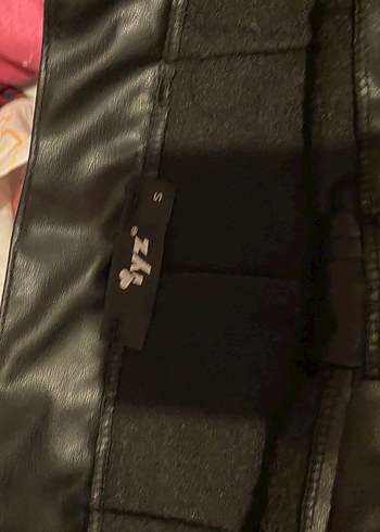 Düğmeli siyah Deri Kadın Pantolon - Görsel 2