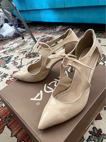 Trendyol & Milla Dekolte stiletto