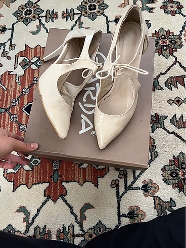 40 Beden Dekolte stiletto
