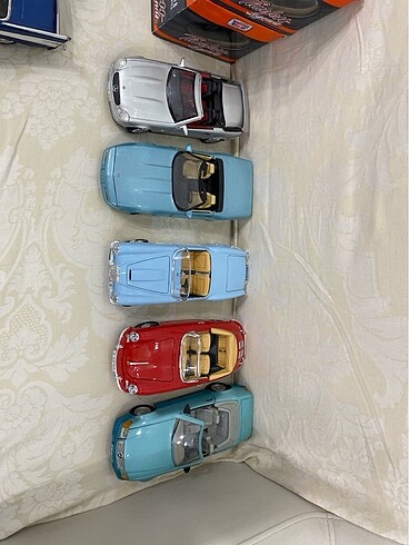  Beden Renk 1/18 Ölçek arabalar tane 2.500 TL