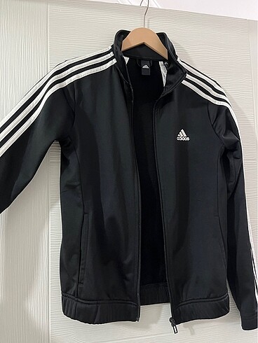 Adidas üst