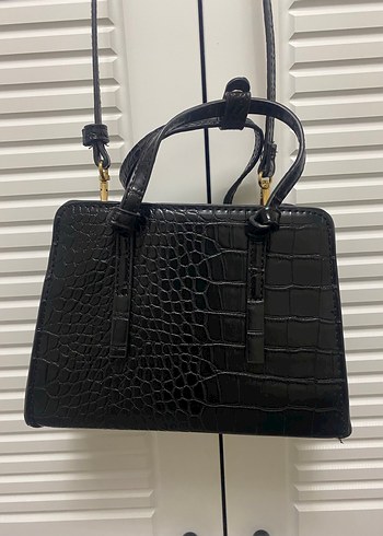 Tokalı Siyah Yılan Derisi Desenli Deri Çanta - Görsel 2