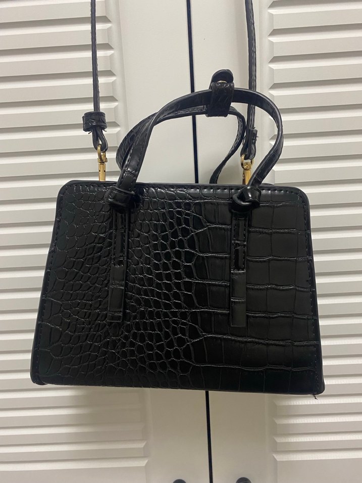 Tokalı Siyah Yılan Derisi Desenli Deri Çanta - Görsel 2