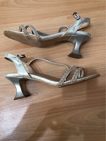 Taşlı topuklu ayakkabı - Görsel 5