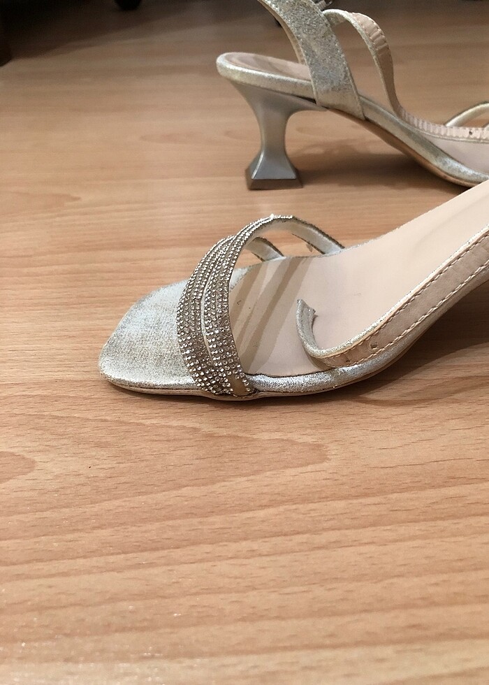 Taşlı topuklu ayakkabı - Görsel 3