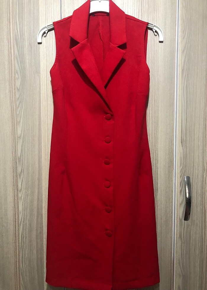 Kırmızı elbise - Görsel 2