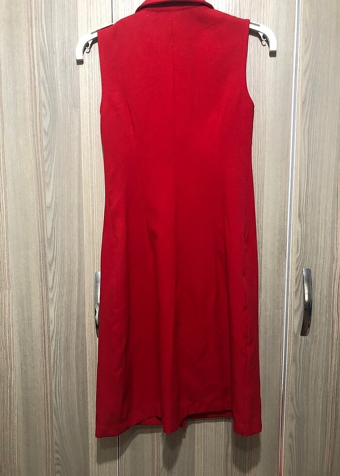 Kırmızı elbise - Görsel 3