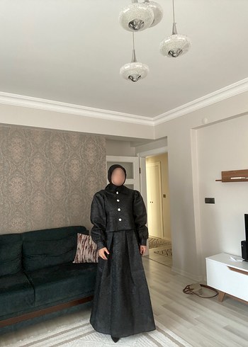 38 Beden Taş Düğmeli Brokar Etekli Takım