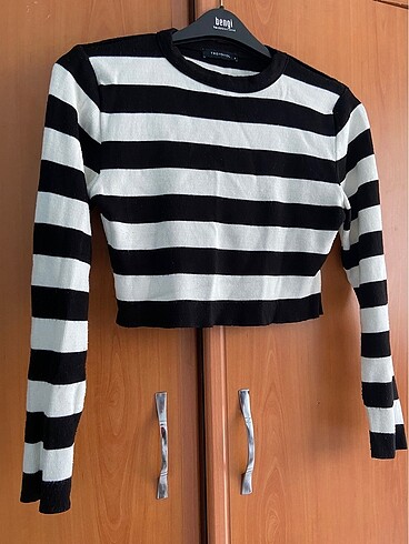 Çizgili crop - Görsel 2