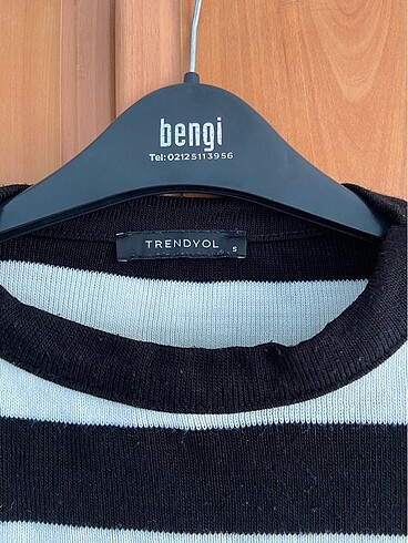 Çizgili crop - Görsel 4