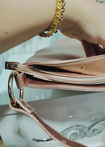 Bej Parlak Deri Kadın Omuz Çantası - Görsel 4