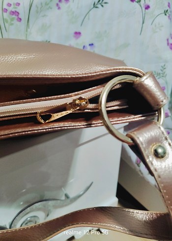 Bej Parlak Deri Kadın Omuz Çantası - Görsel 3