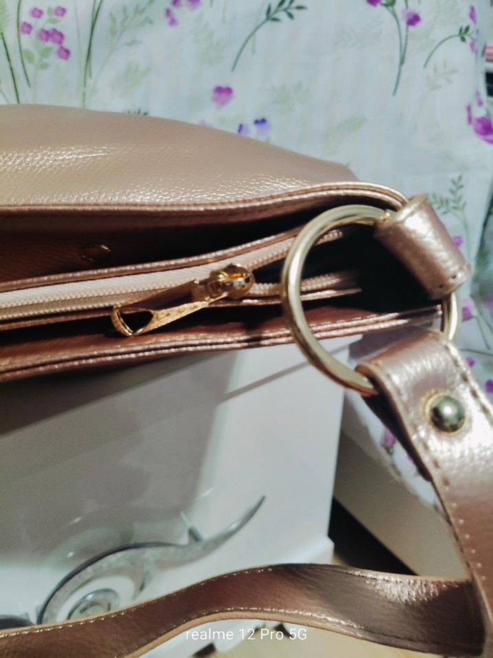 Bej Parlak Deri Kadın Omuz Çantası - Görsel 3