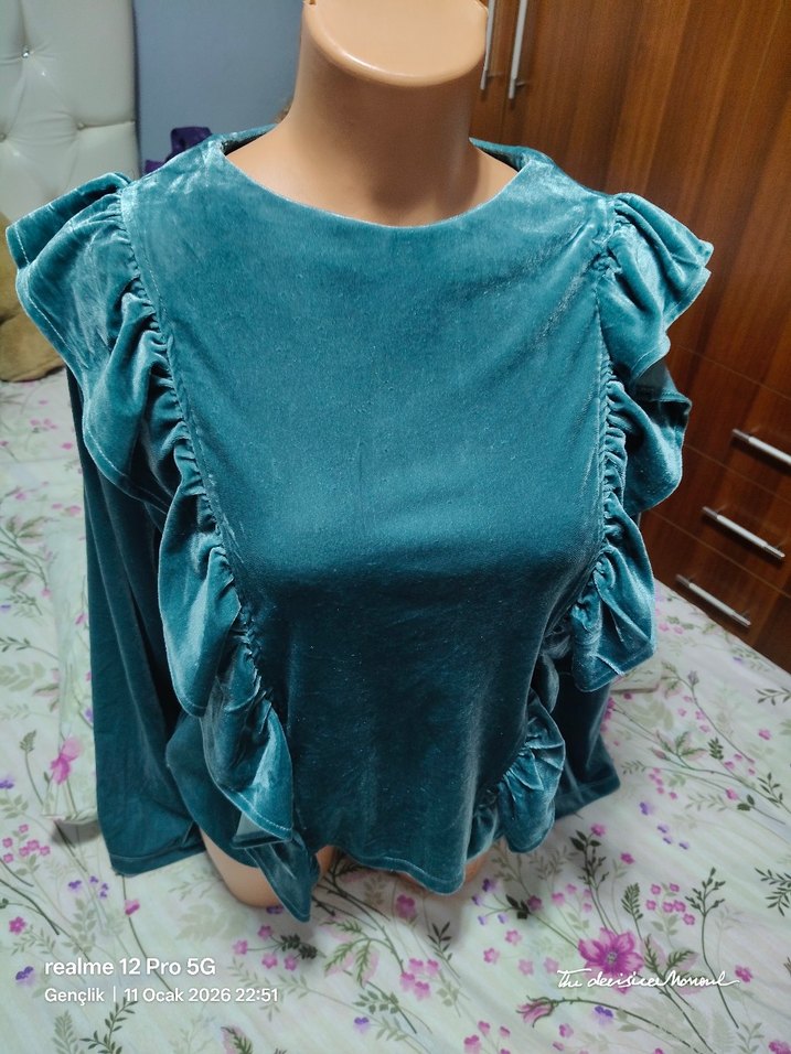 Uzun Kollu Fırfırlı Mavi Kadın Bluz - Görsel 3