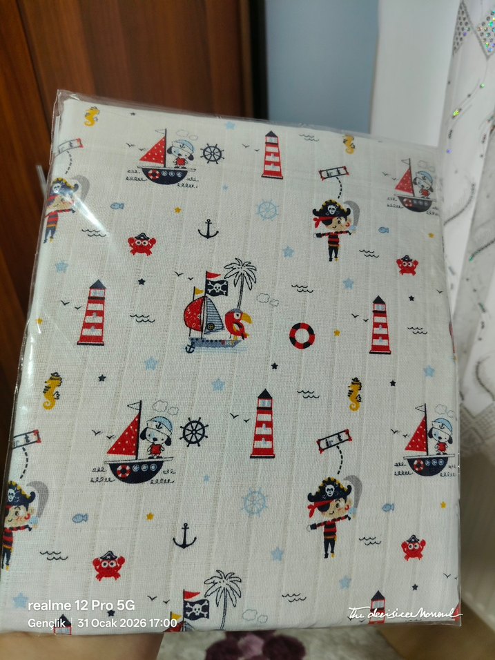 Çocuklar için renkli baskılı plastik battaniye - Görsel 3