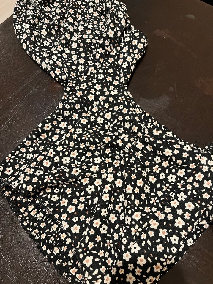 Çiçek Desenli V Yaka Kısa Kollu Bluz - Görsel 3