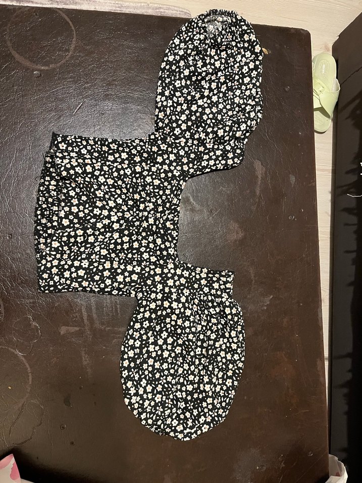 Çiçek Desenli V Yaka Kısa Kollu Bluz - Görsel 2