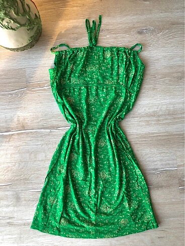 m Beden Yeşil desenli önü büzgülü askılı elbise