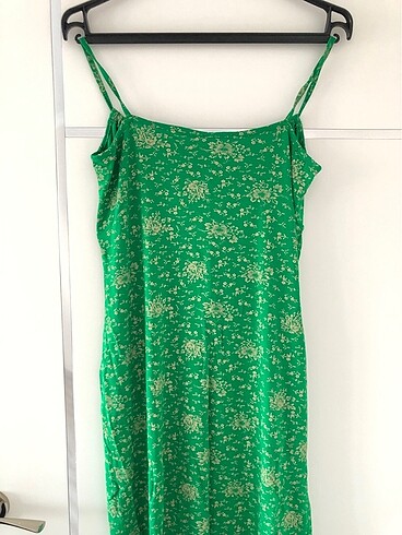 m Beden yeşil Renk Yeşil desenli önü büzgülü askılı elbise