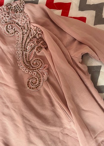 Pembe İşlemeli Tesettür Elbise - Görsel 2