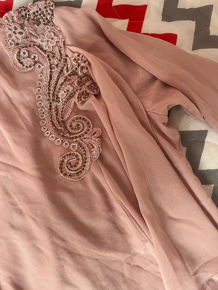 Pembe İşlemeli Tesettür Elbise - Görsel 2