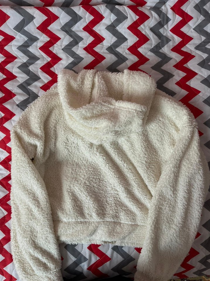 Beyaz Peluş Hırka - Görsel 2