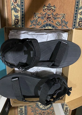Skechers Siyah Dolgu Topuklu Cırt Cırtlı Sandalet