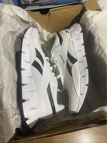 REEBOK ZIG DYNAMİCA 4