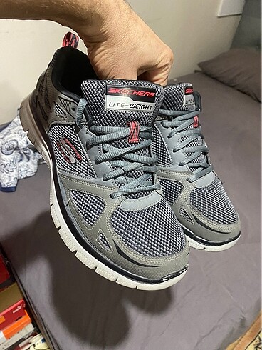 SKECHERS
