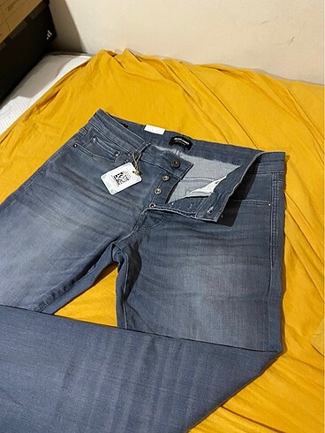 33 Beden JACK JONES ERKEK JEANS(33/30 beden)