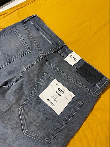 33 Beden mavi Renk JACK JONES ERKEK JEANS(33/30 beden)