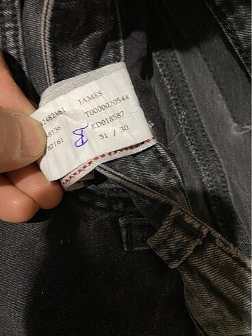 31 Beden siyah Renk MAVİ JEANS (31/30 beden)
