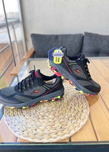 Skechers 42.5