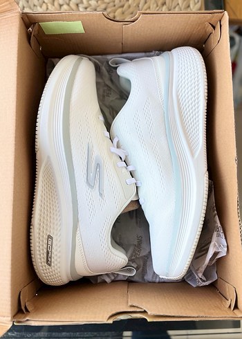 SKECHERS GORUN ELEVATE (43,5) numaradır - Görsel 3