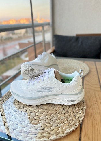 SKECHERS GORUN ELEVATE (43,5) numaradır - Görsel 2