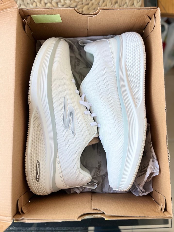 SKECHERS GORUN ELEVATE (43,5) numaradır - Görsel 3