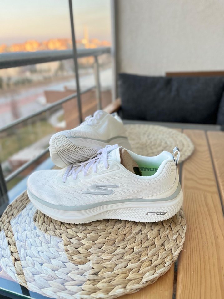 SKECHERS GORUN ELEVATE (43,5) numaradır - Görsel 2