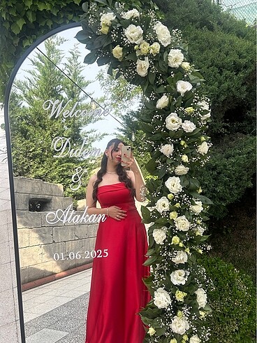 Diğer Kırmızı straplez saten abiye elbise