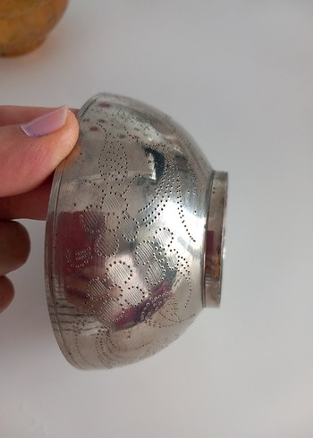 Diğer Üzerinde dualar bulunan metal kase,