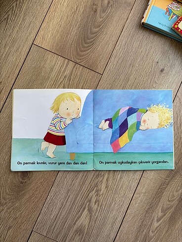 On küçük parmak, iki minik ayak Kitap