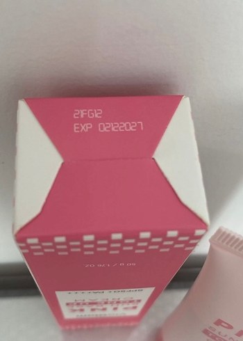 VioGlam Pembe Tonlu Güneş Koruyucu Krem SPF50 - Görsel 3