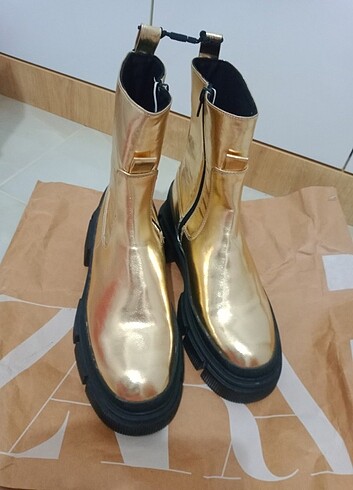 Zara gold metalik bot 
