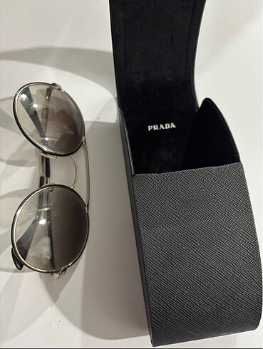 Prada Güneş Gözlüğü