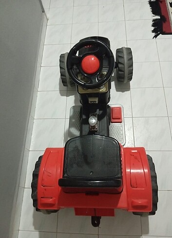 Beden kırmızı Renk Akülü traktör