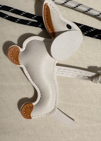 Beyaz Köpek Figürlü Püsküllü Anahtarlık - Görsel 2