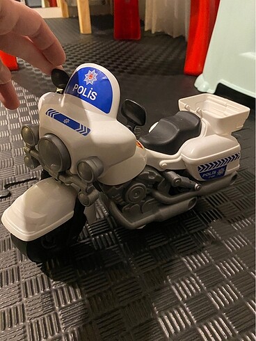  Oyuncak polis motoru