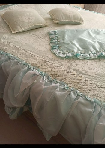 Nakışlı Beyaz ve Pastel Yatak Örtüsü - Görsel 2